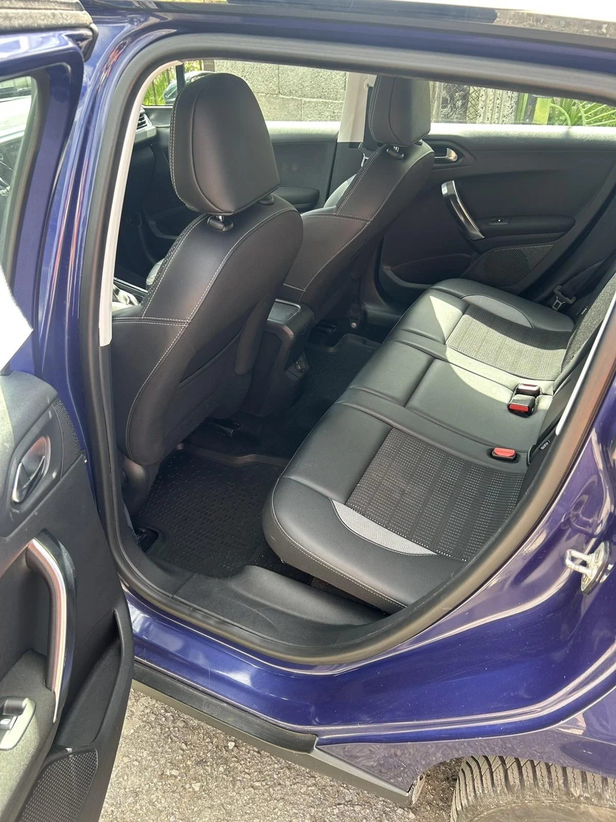 Peugeot 2008 1.2i - изображение 9