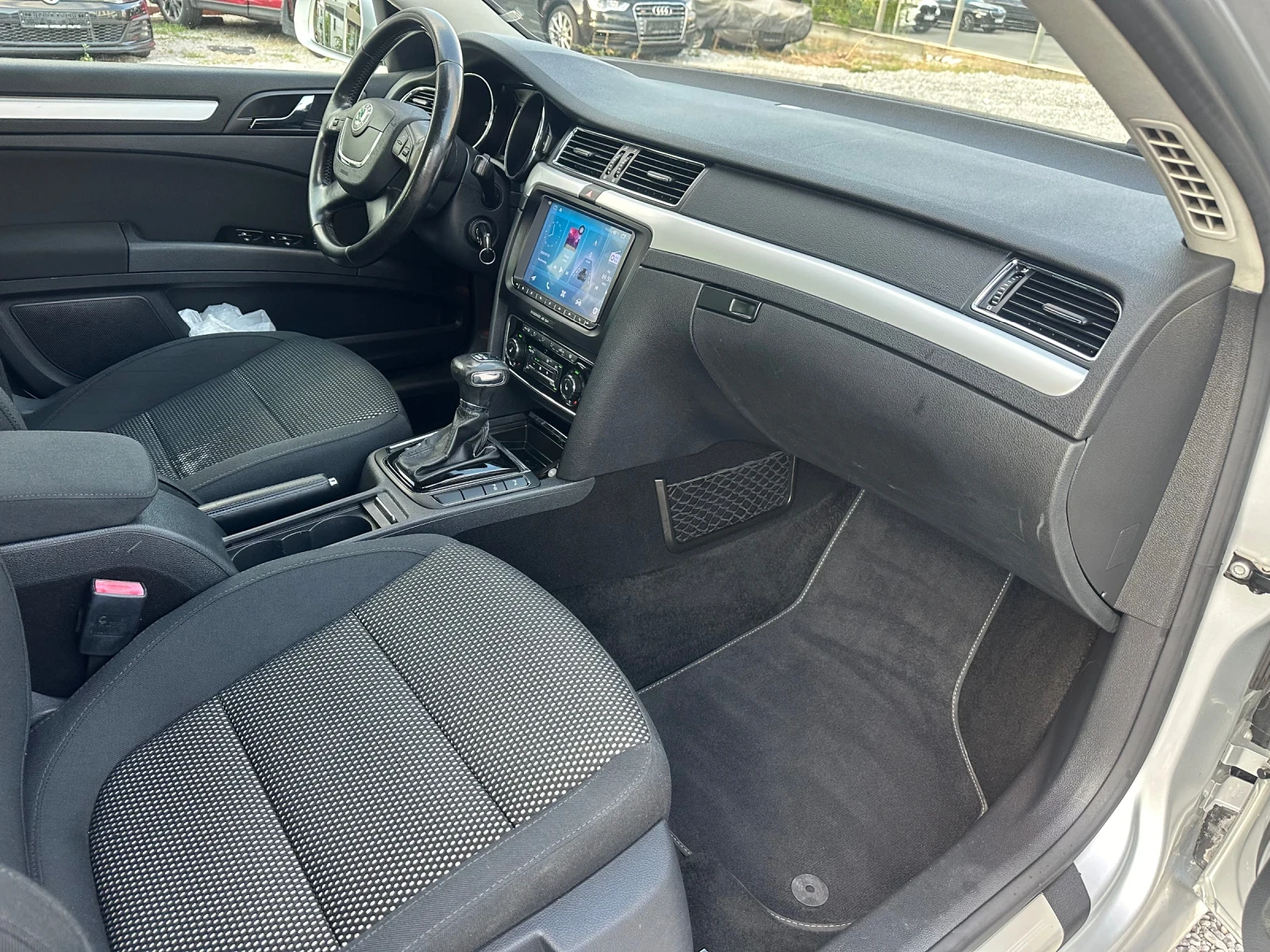 Skoda Superb  44  | Mobile.bg   11