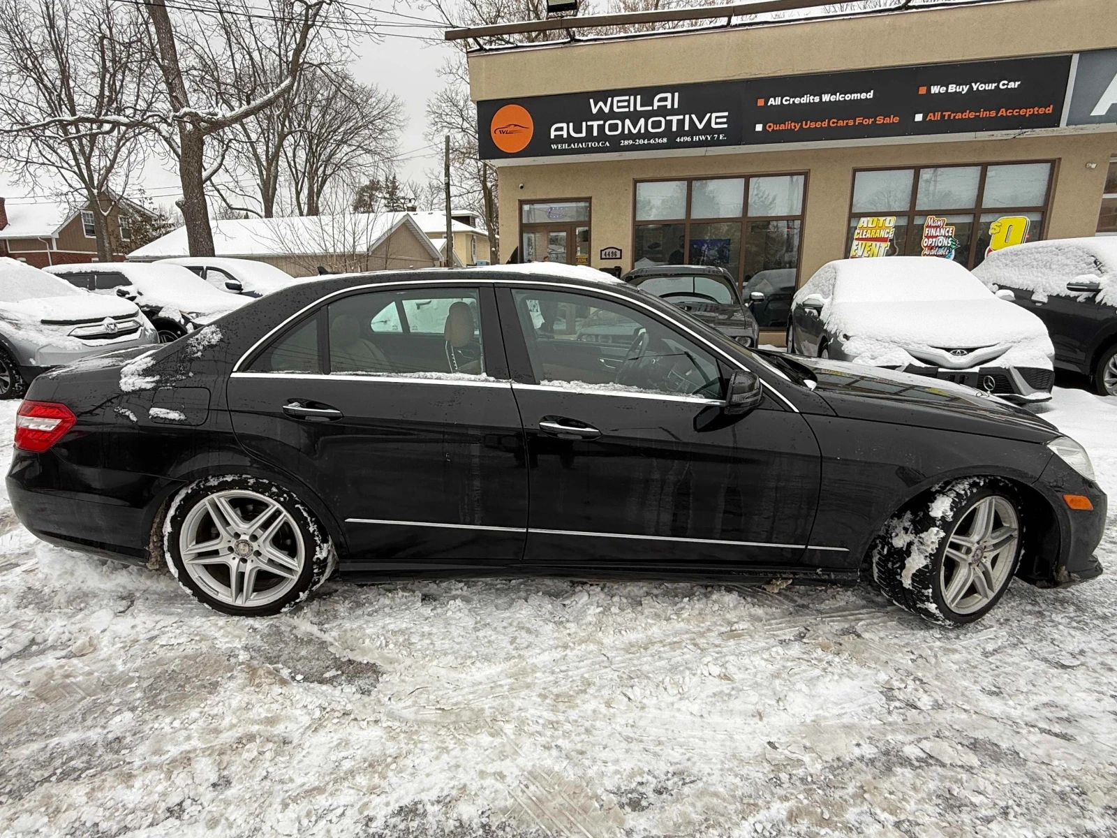 Mercedes-Benz E 350 * 4MATIC* AMG PACK* PANO* H&K* CARFAX*  - изображение 3