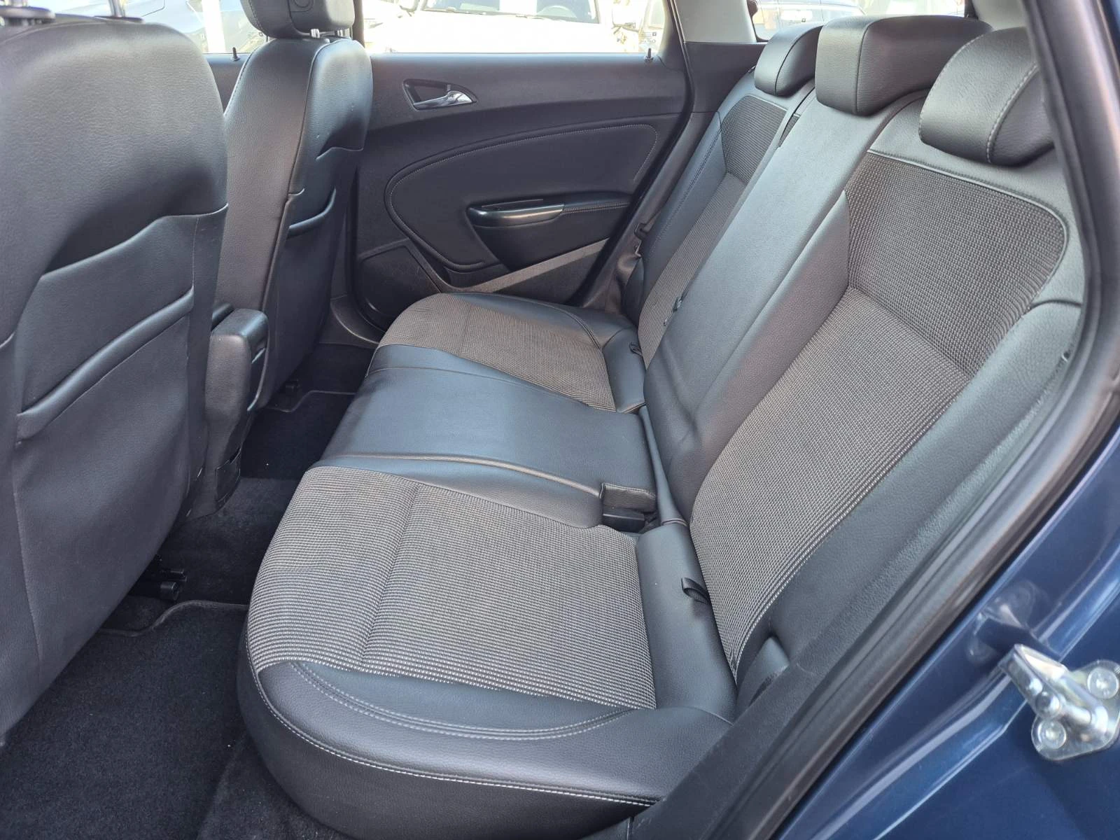 Opel Astra 1.4T-GPL-XENON-NAVI-FULL-COSMO, снимка 13 - Автомобили и джипове - 53829674