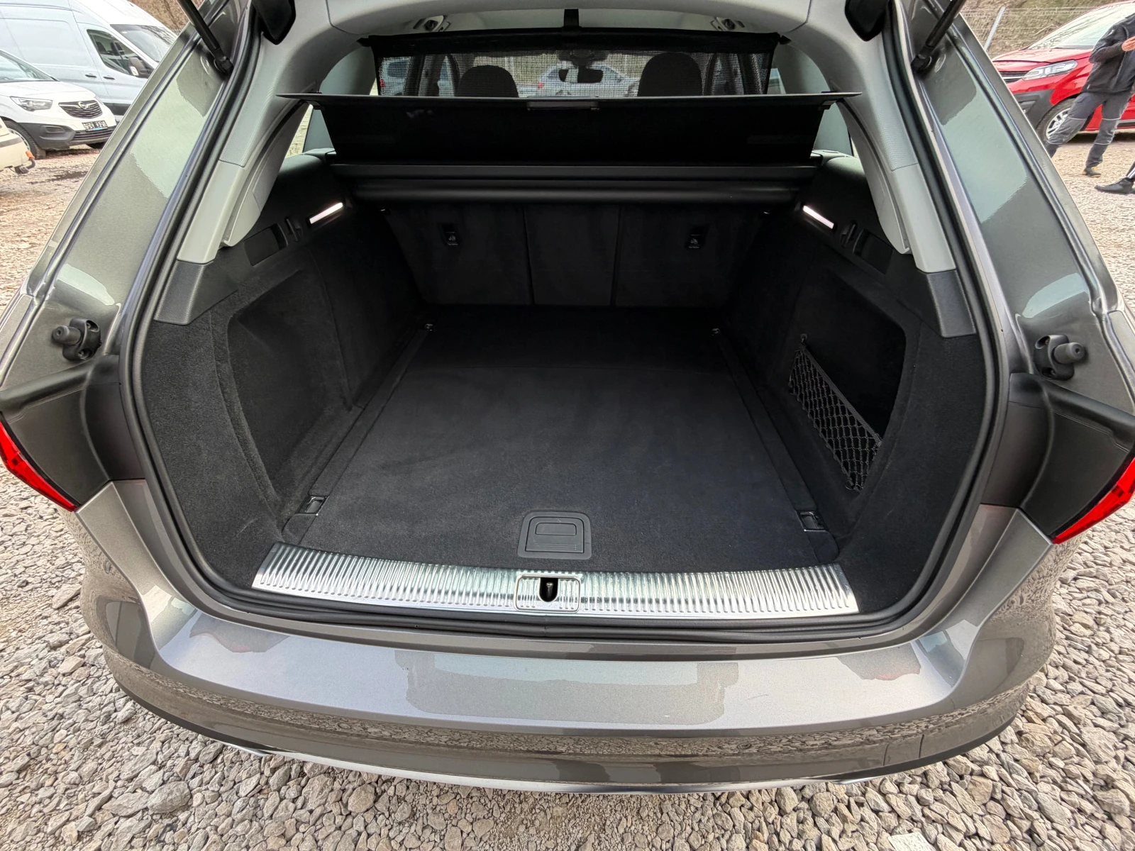 Audi A4 35TDI* LED* DIGITAL* FULL, снимка 8 - Автомобили и джипове - 53972541