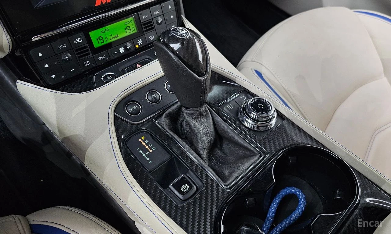 Maserati GranTurismo 4.7 SPORT* КОЖА* ПОДГРЕВ* КАМЕРИ* BOSE, снимка 7 - Автомобили и джипове - 54608466