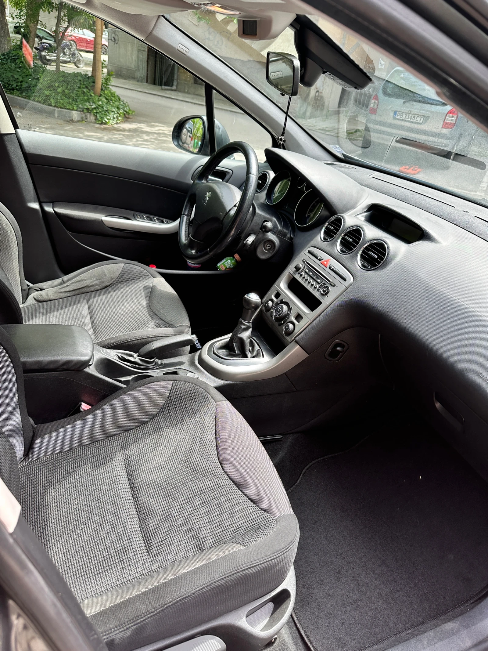 Peugeot 308 1.6 HDI, снимка 11 - Автомобили и джипове - 54724379