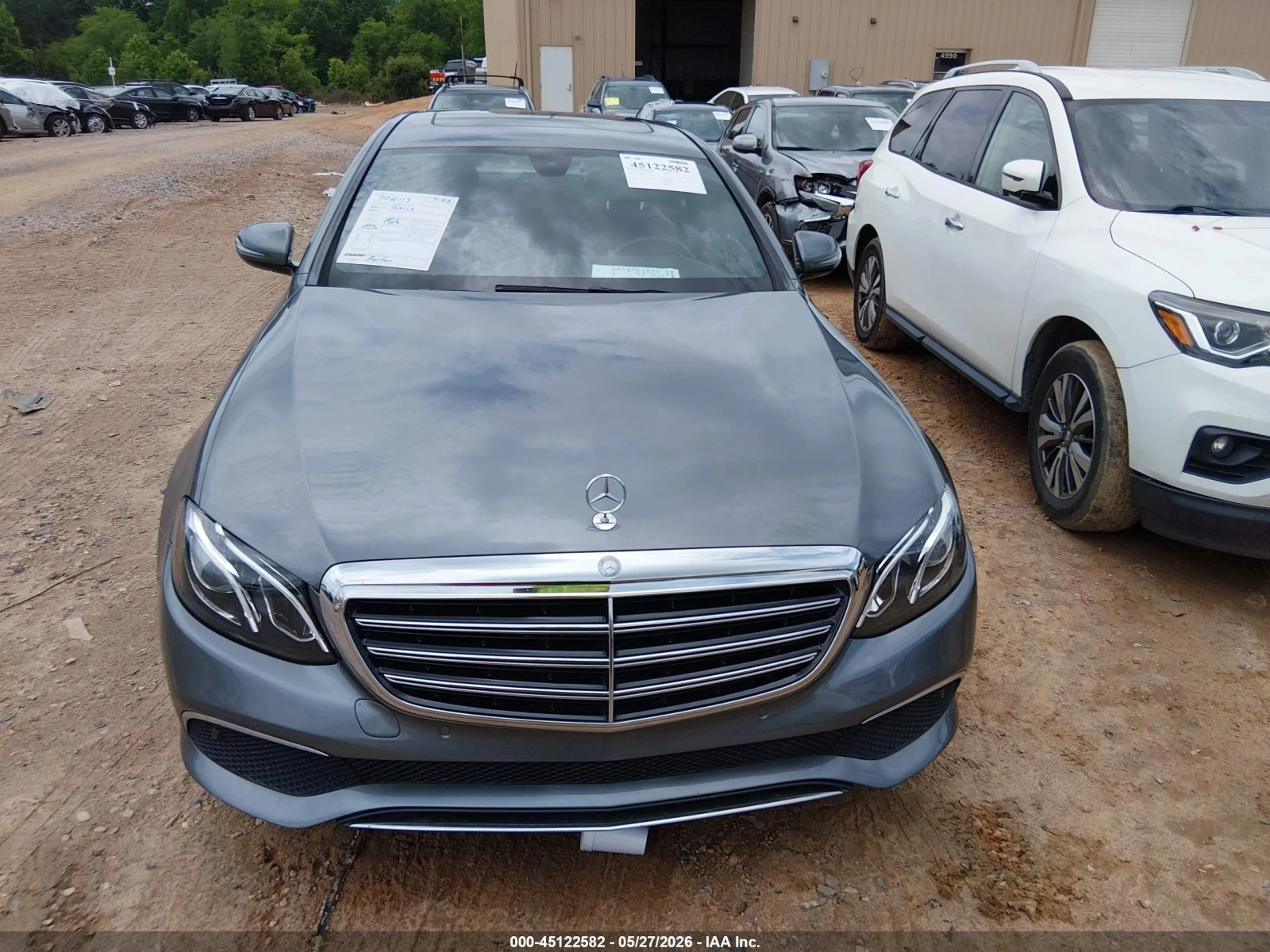 Mercedes-Benz E 300 4MATIC LUXURY* ПОДГРЕВ* BURMESTER* АМБИЕНТ* КАМЕРА, снимка 2 - Автомобили и джипове - 54810932