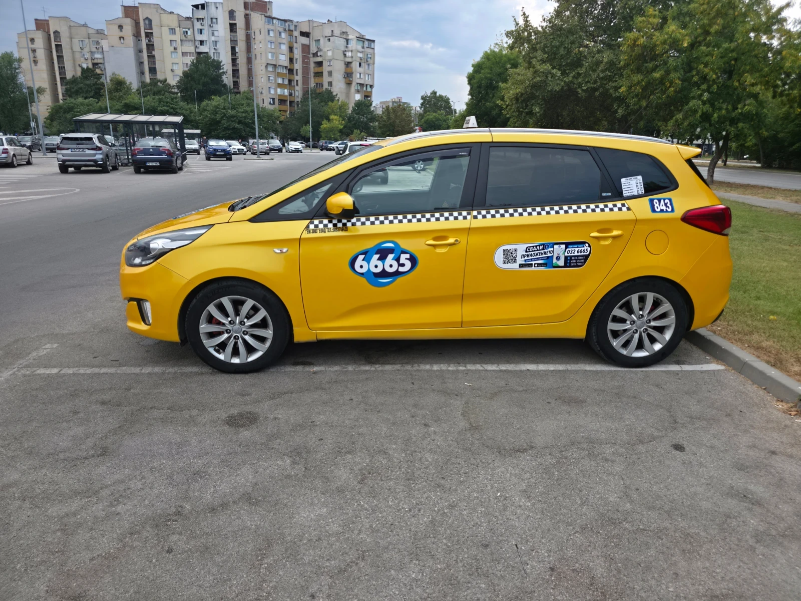 Kia Carens 1.7 CRDI, снимка 2 - Автомобили и джипове - 55928597