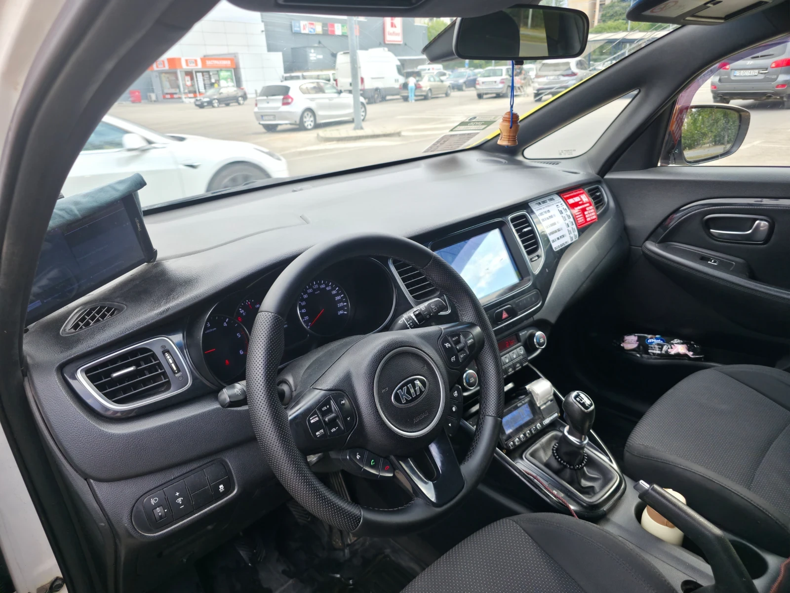 Kia Carens 1.7 CRDI, снимка 5 - Автомобили и джипове - 55928597