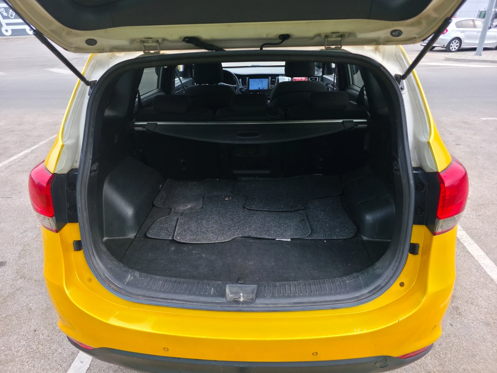 Kia Carens 1.7 CRDI, снимка 4 - Автомобили и джипове - 55928597