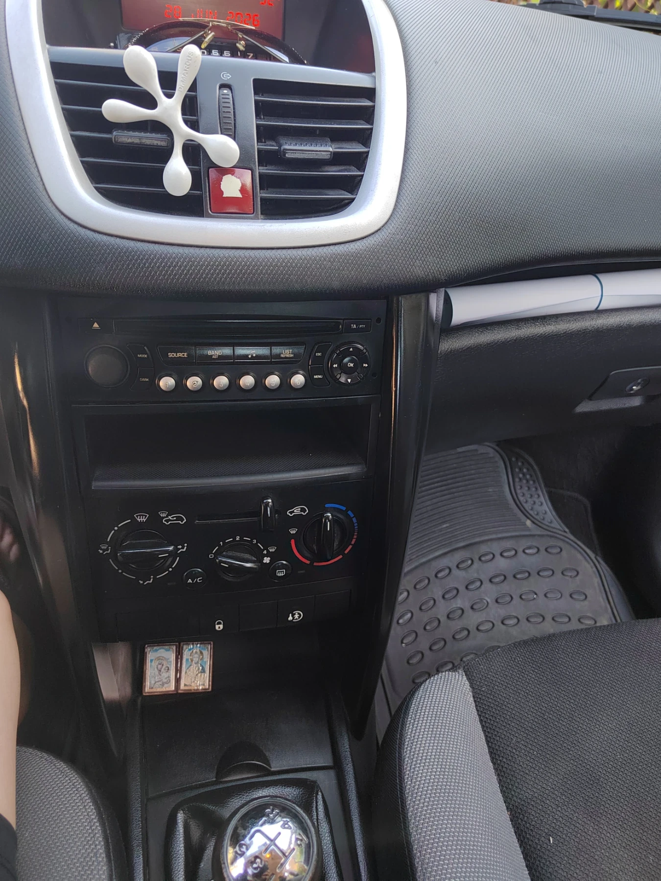 Peugeot 207, снимка 12 - Автомобили и джипове - 56049073