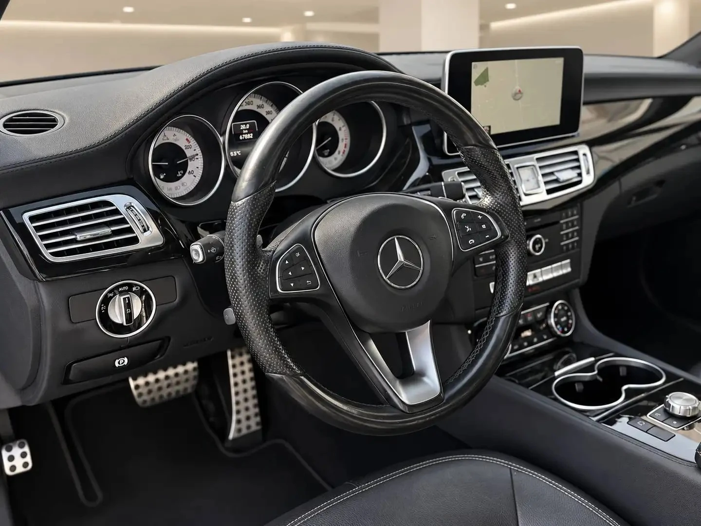Mercedes-Benz CLS 400 AMG pkg Цена до България & АвтоКредит, снимка 13 - Автомобили и джипове - 56130228