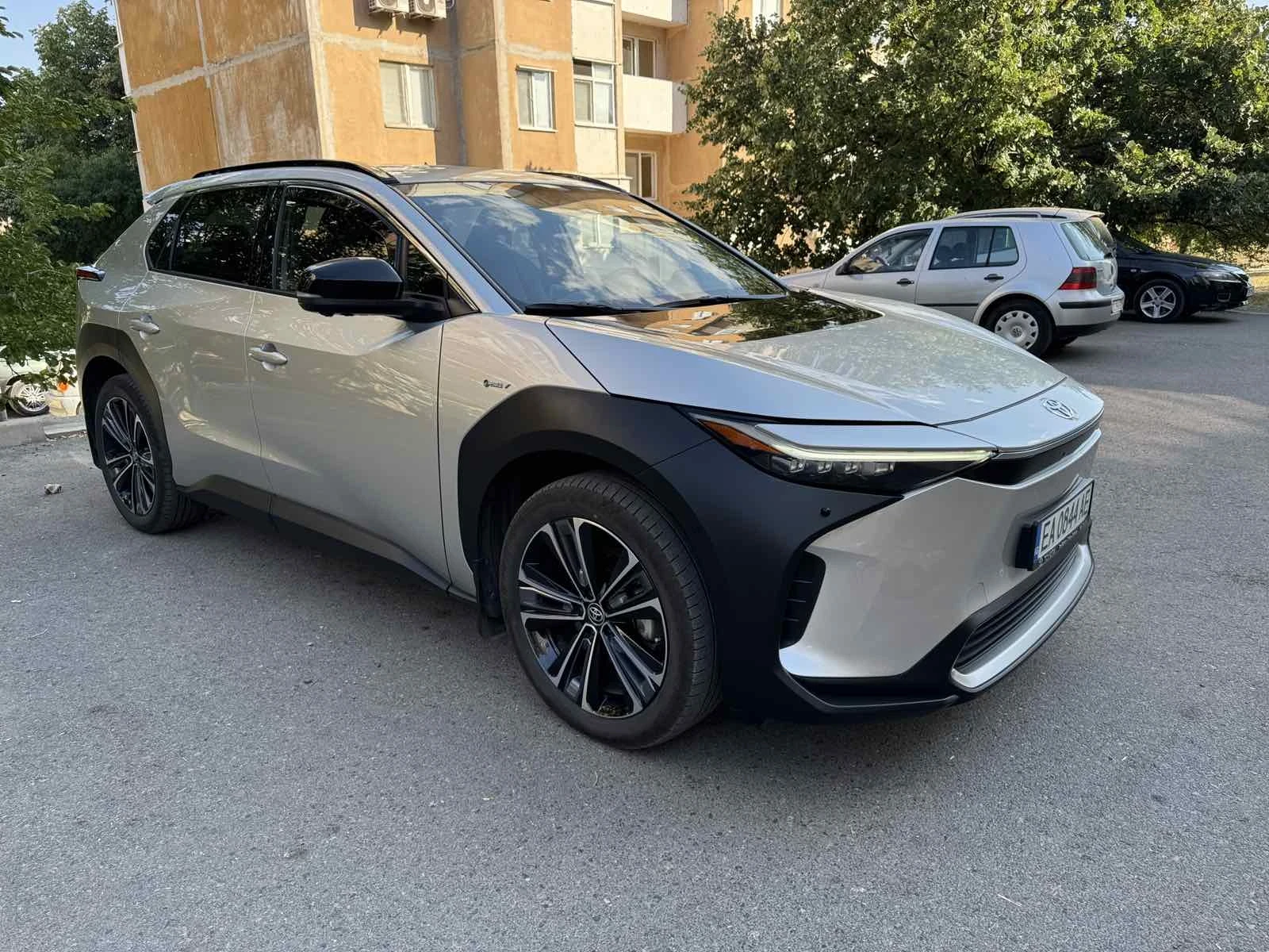 Toyota bZ4X, снимка 3 - Автомобили и джипове - 56159563