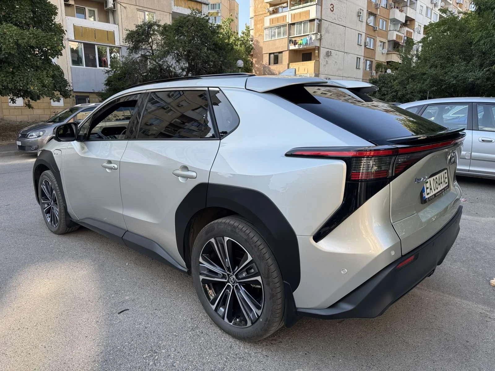 Toyota bZ4X, снимка 2 - Автомобили и джипове - 56159563