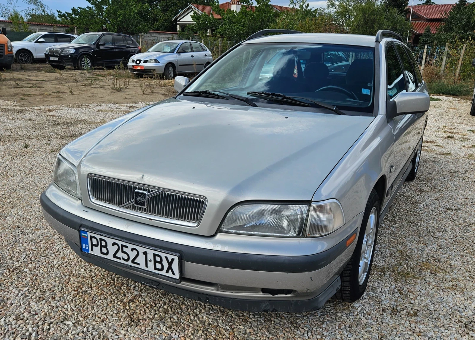 Volvo V40 1.8 i, снимка 3 - Автомобили и джипове - 56184612