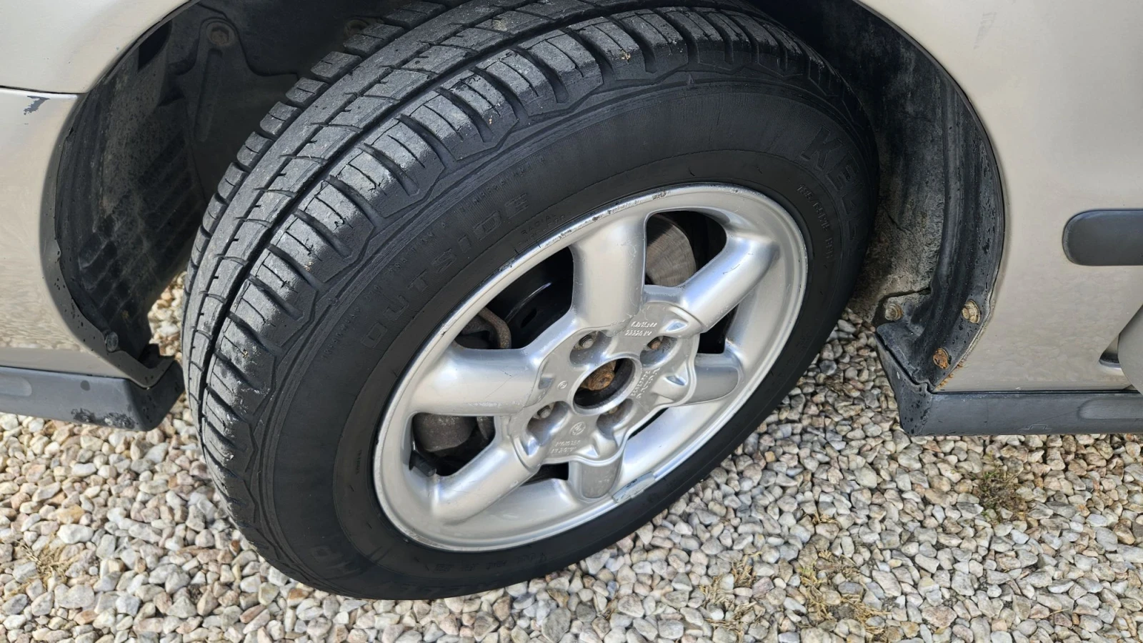 Volvo V40 1.8 i, снимка 14 - Автомобили и джипове - 56184612