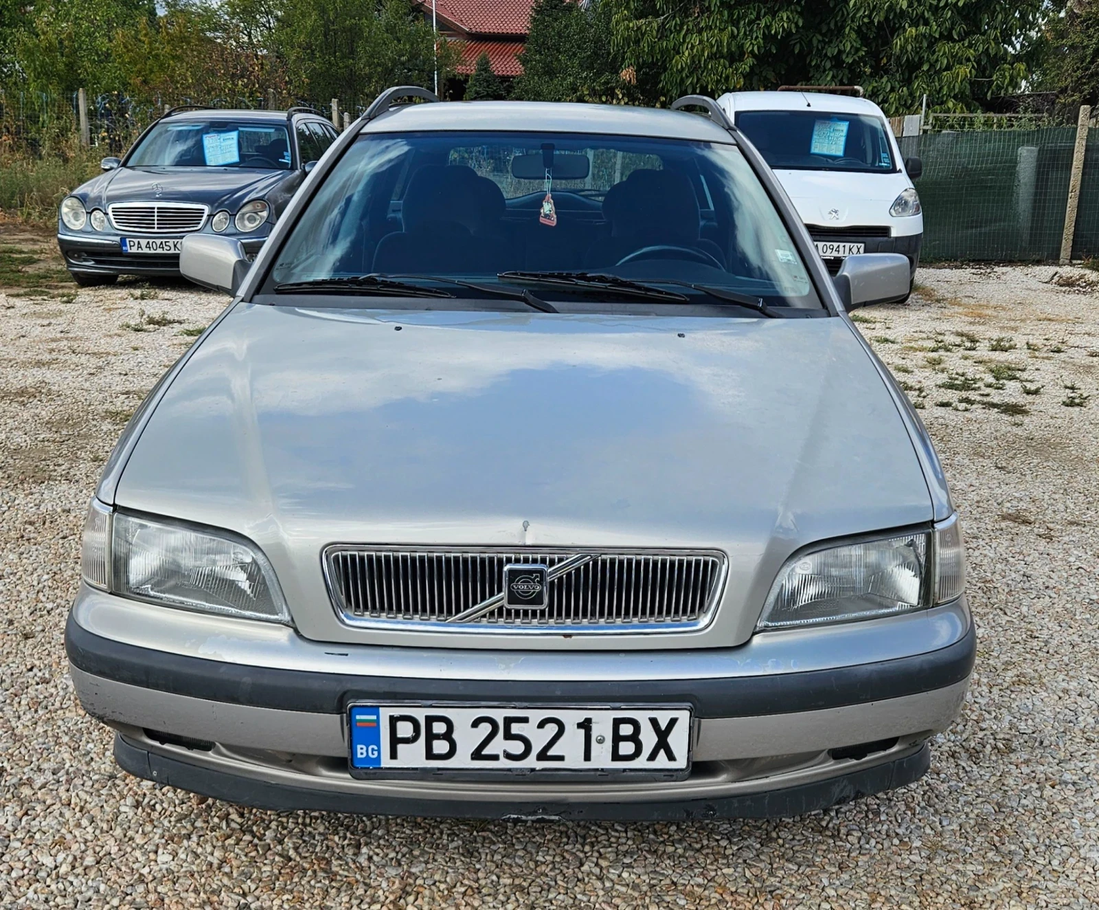Volvo V40 1.8 i, снимка 2 - Автомобили и джипове - 56184612