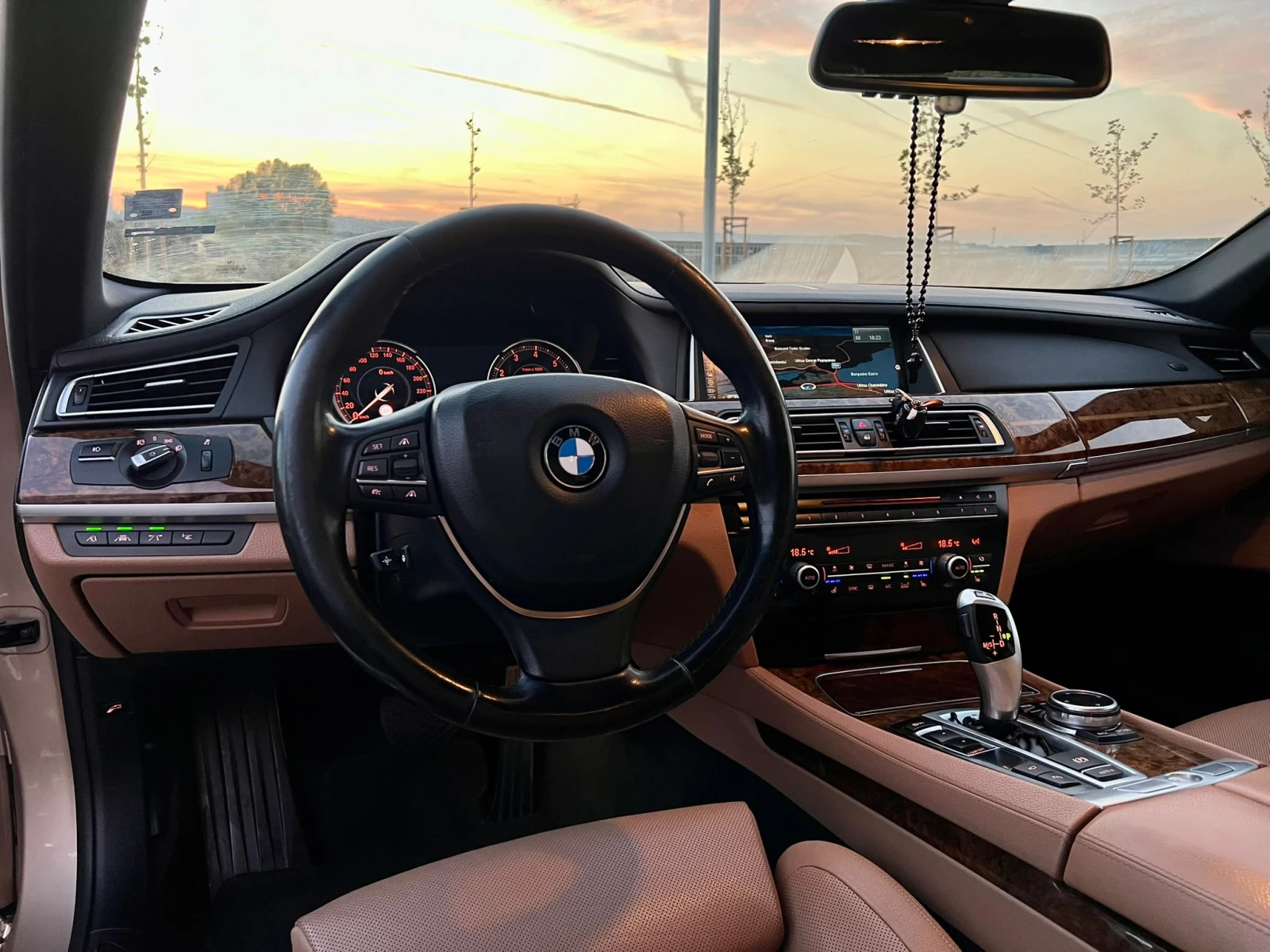 BMW 740 Li, снимка 9 - Автомобили и джипове - 56662331