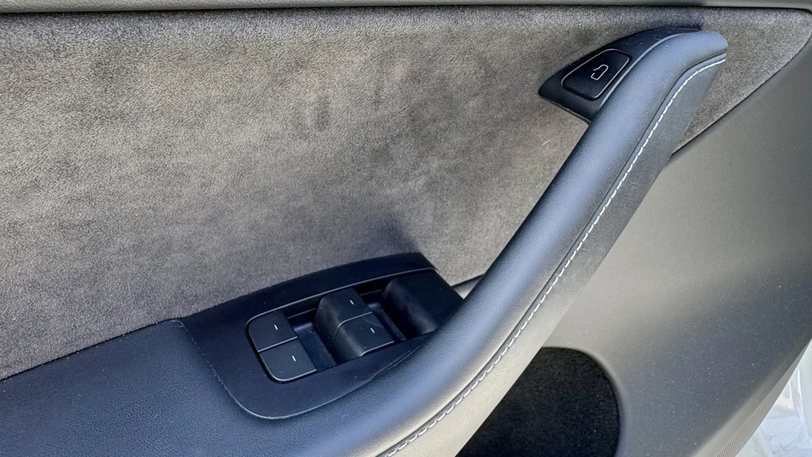 Tesla Model Y Dual Motor, снимка 11 - Автомобили и джипове - 56678426