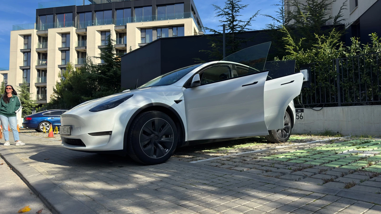 Tesla Model Y Dual Motor, снимка 3 - Автомобили и джипове - 56678426