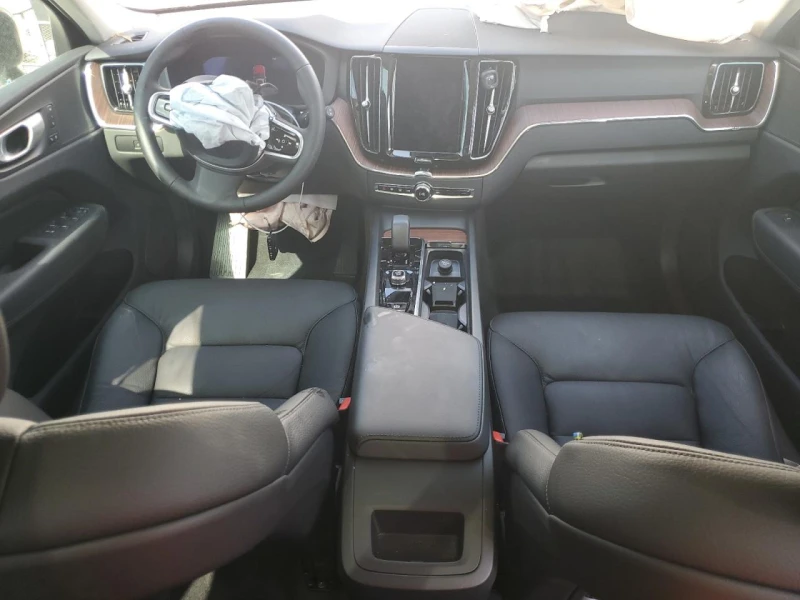 Volvo XC60 B5 AWD Plus Dark Theme, снимка 8 - Автомобили и джипове - 47527546