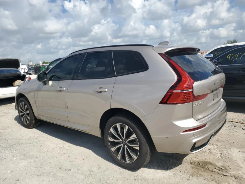 Volvo XC60 B5 AWD Plus Dark Theme, снимка 2 - Автомобили и джипове - 47527546