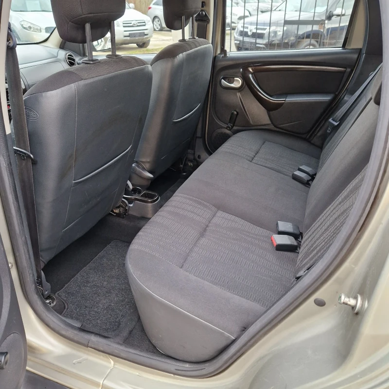 Dacia Duster 1.6i LPG , 4X4, снимка 14 - Автомобили и джипове - 52695881