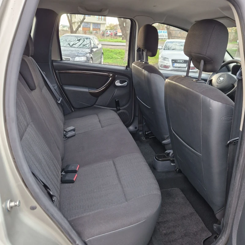 Dacia Duster 1.6i LPG , 4X4, снимка 13 - Автомобили и джипове - 52695881