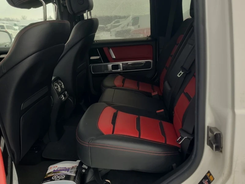 Mercedes-Benz G 63 AMG * CARFAX * БЕЗ ПЪРВОНАЧАЛНА ВНОСКА, снимка 11 - Автомобили и джипове - 53363138