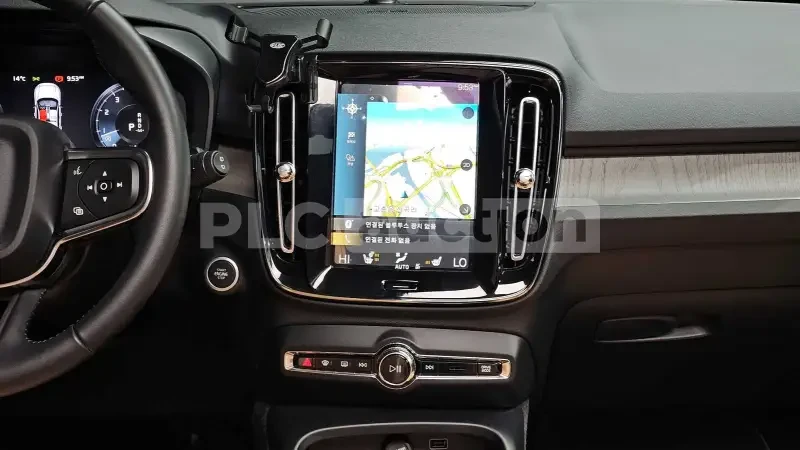 Volvo XC40 2.0 * ВКЛЮЧЕН ТЕХНОТЕСТ И ПРЕГЛЕД* , снимка 9 - Автомобили и джипове - 54193986