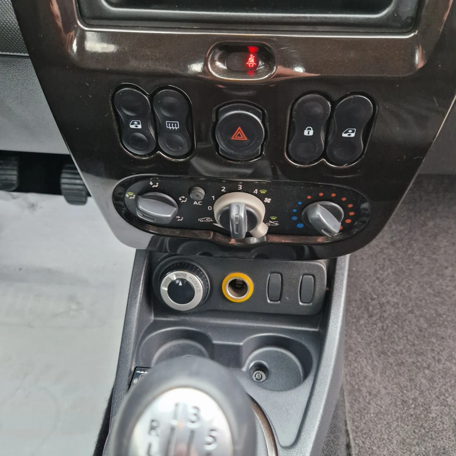 Dacia Duster 1.6i LPG , 4X4 | Mobile.bg   12