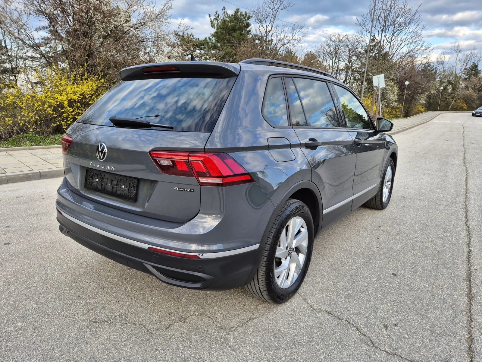 VW Tiguan 2.0TDI 4Motion Face DSG7 Distr Assist, снимка 4 - Автомобили и джипове - 53985491