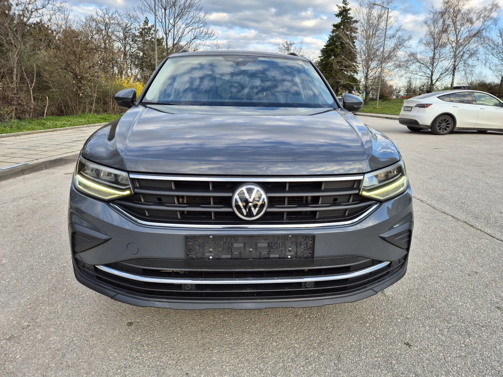 VW Tiguan 2.0TDI 4Motion Face DSG7 Distr Assist, снимка 5 - Автомобили и джипове - 53985491
