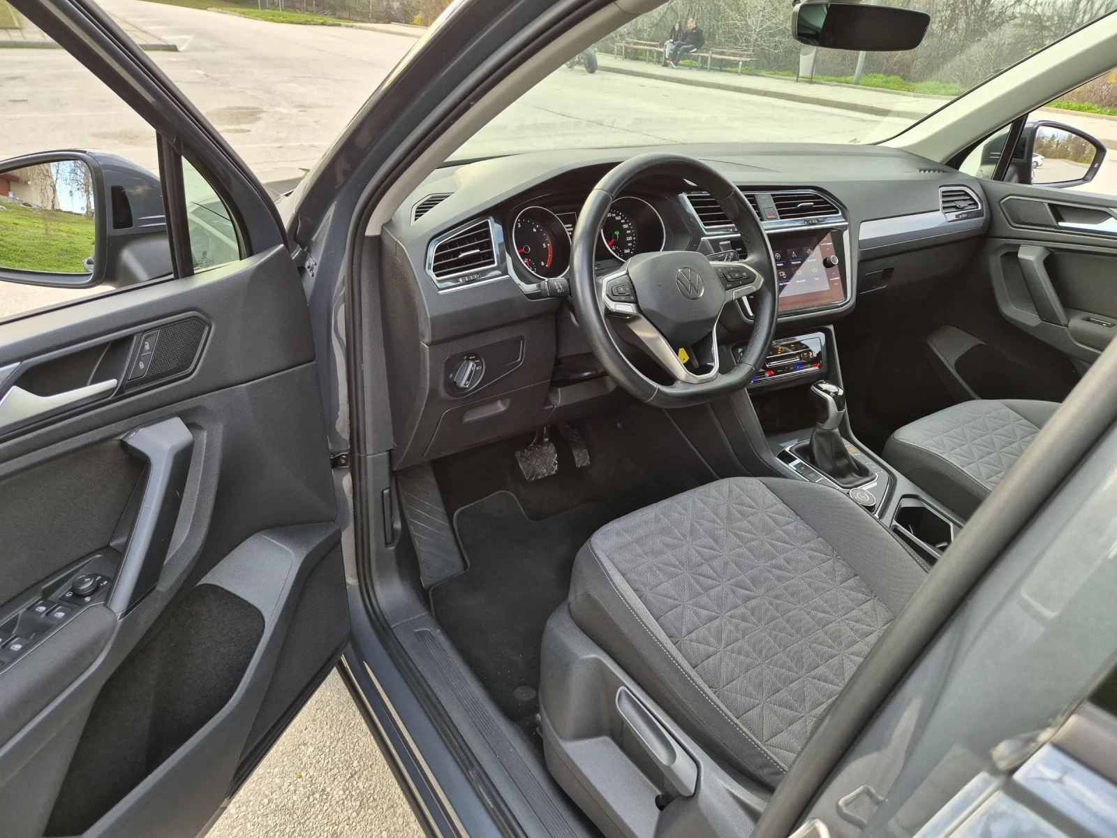 VW Tiguan 2.0TDI 4Motion Face DSG7 Distr Assist, снимка 12 - Автомобили и джипове - 53985491