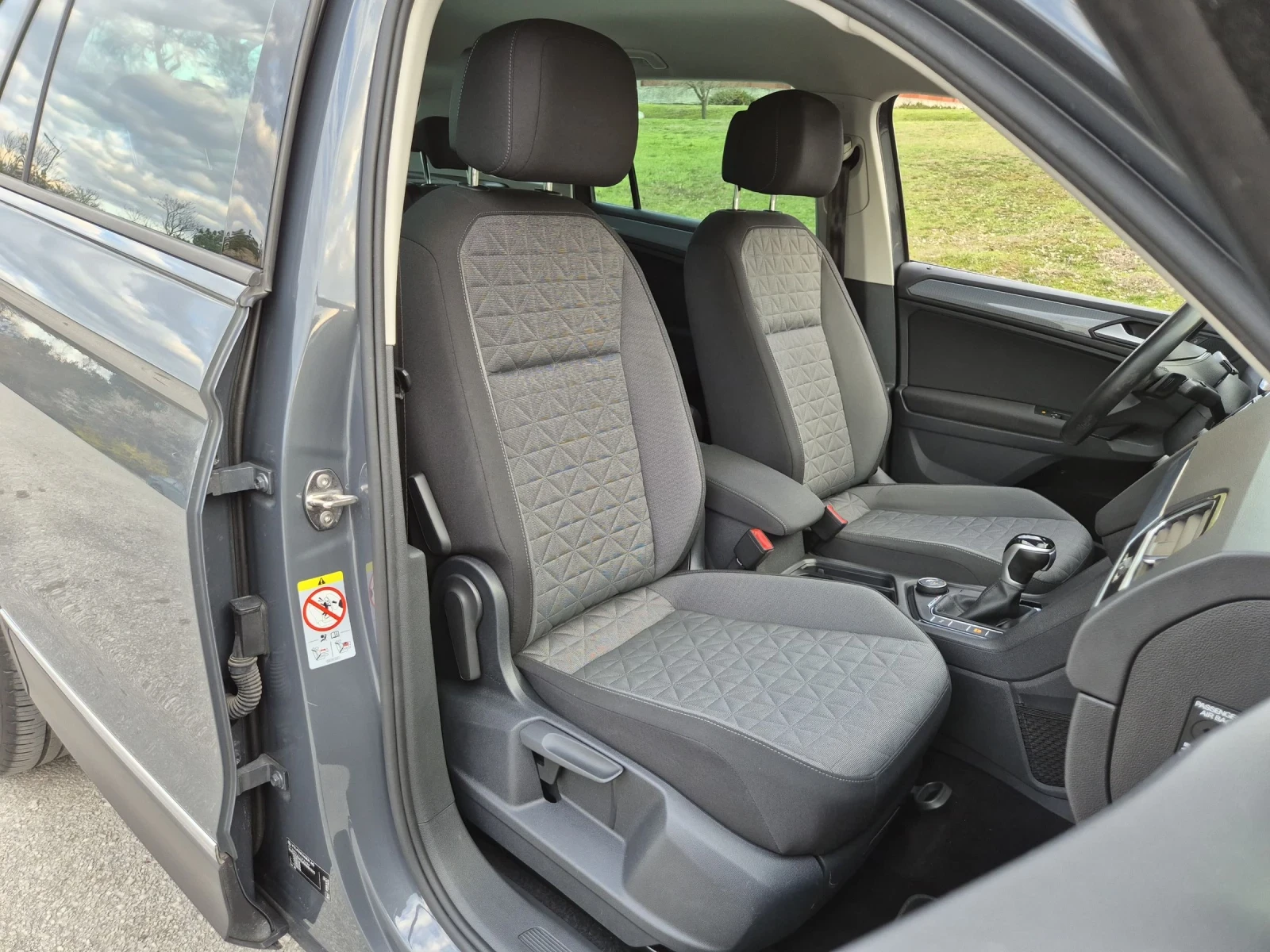 VW Tiguan 2.0TDI 4Motion Face DSG7 Distr Assist, снимка 11 - Автомобили и джипове - 53985491