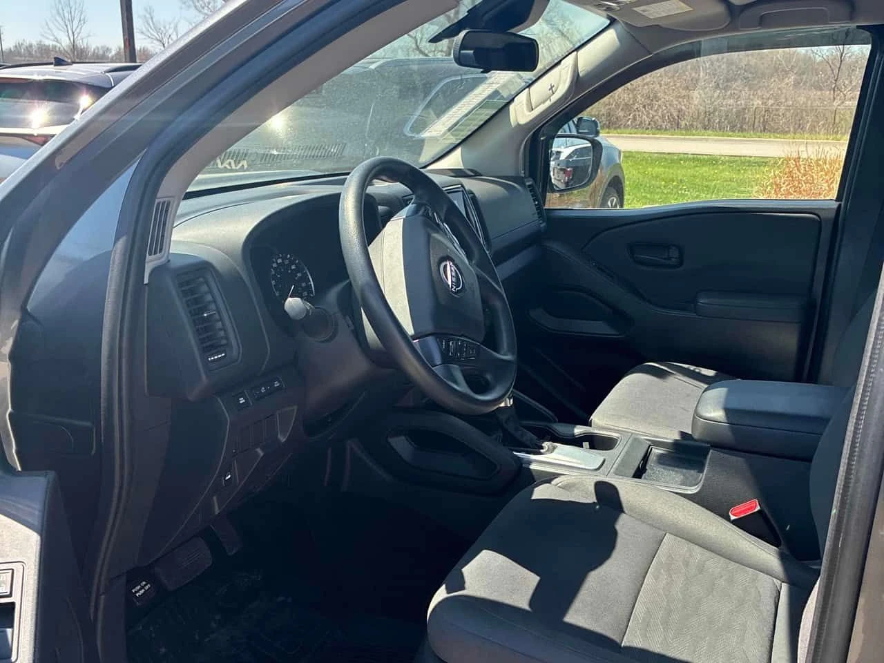 Nissan Frontier * King Cab Standard Bed 4x4* KEYLESS* , снимка 5 - Автомобили и джипове - 54330128