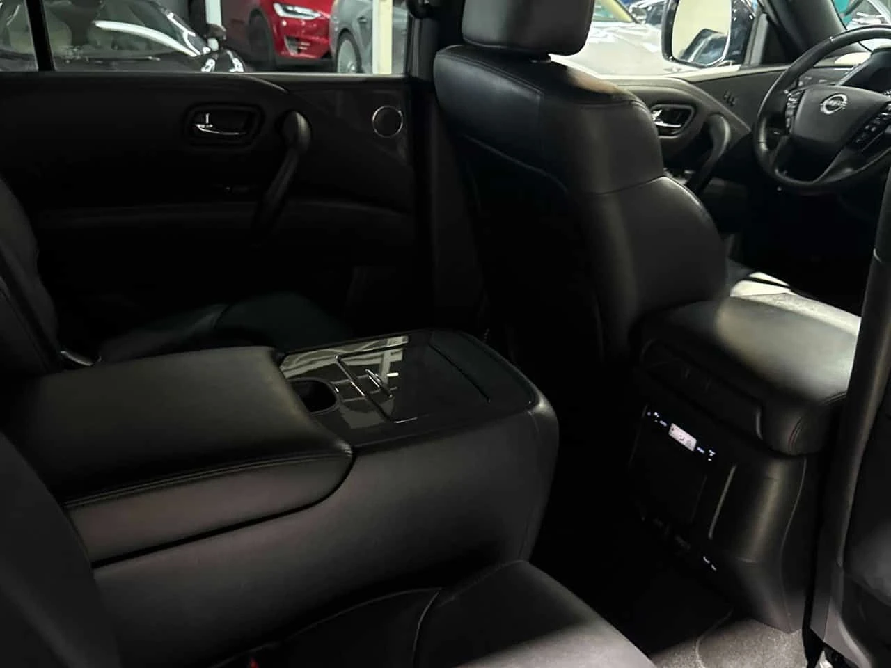 Nissan Armada 4x4 SL  CARFAX, снимка 11 - Автомобили и джипове - 54699753
