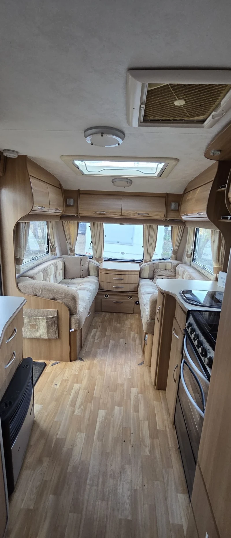 Каравана Coachmen Vip, снимка 6 - Каравани и кемпери - 52539652