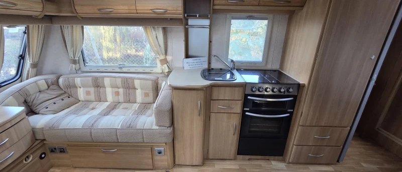 Каравана Coachmen Vip, снимка 11 - Каравани и кемпери - 52539652