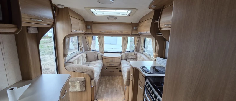 Каравана Coachmen Vip, снимка 10 - Каравани и кемпери - 52539652
