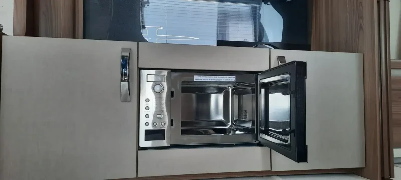 Каравана Sprite Cruzer 492 SR, снимка 9 - Каравани и кемпери - 53445576