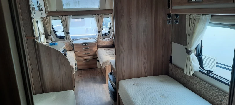 Каравана Sprite Cruzer 492 SR, снимка 17 - Каравани и кемпери - 53445576