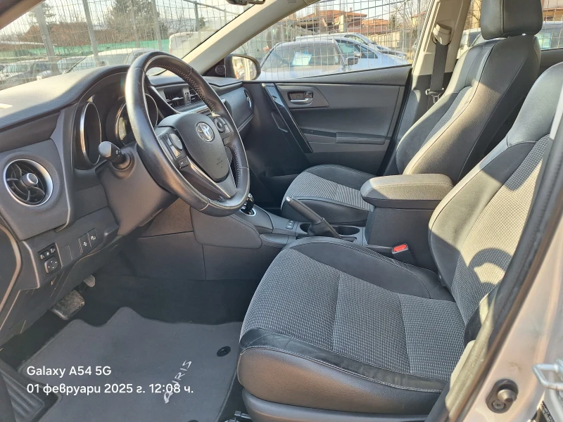 Toyota Auris 1.8 HIBRYD , снимка 9 - Автомобили и джипове - 48953119