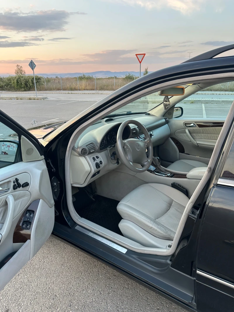 Mercedes-Benz C 320 4matic газов инжекцион ФУЛ ЕКСТРИ, снимка 10 - Автомобили и джипове - 51670881