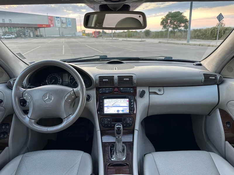 Mercedes-Benz C 320 4matic газов инжекцион ФУЛ ЕКСТРИ, снимка 12 - Автомобили и джипове - 51670881