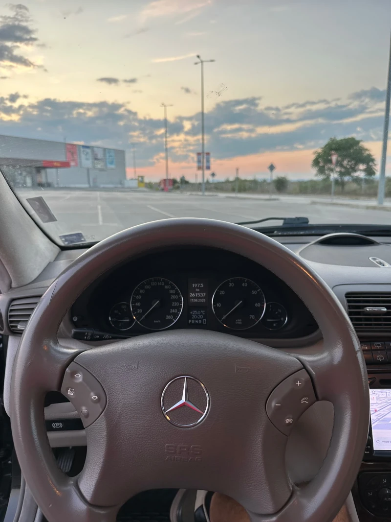Mercedes-Benz C 320 4matic газов инжекцион ФУЛ ЕКСТРИ, снимка 14 - Автомобили и джипове - 51670881