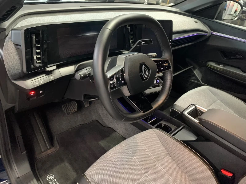 Renault Megane TECHNO/220HP/NAVI/360/LED/E-TECH/EV60/KLESS/316g, снимка 9 - Автомобили и джипове - 51692261