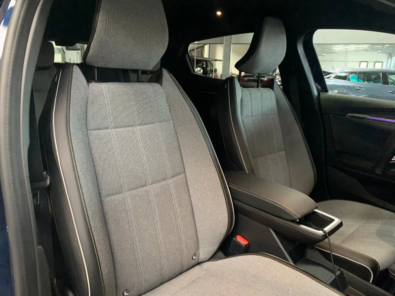 Renault Megane TECHNO/220HP/NAVI/360/LED/E-TECH/EV60/KLESS/316g, снимка 12 - Автомобили и джипове - 51692261