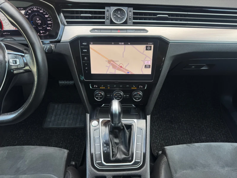 VW Passat 2.0TDI* 100%km* AUT* 150ks* DIGITAL* FACE-LIFT* , снимка 2 - Автомобили и джипове - 52145258