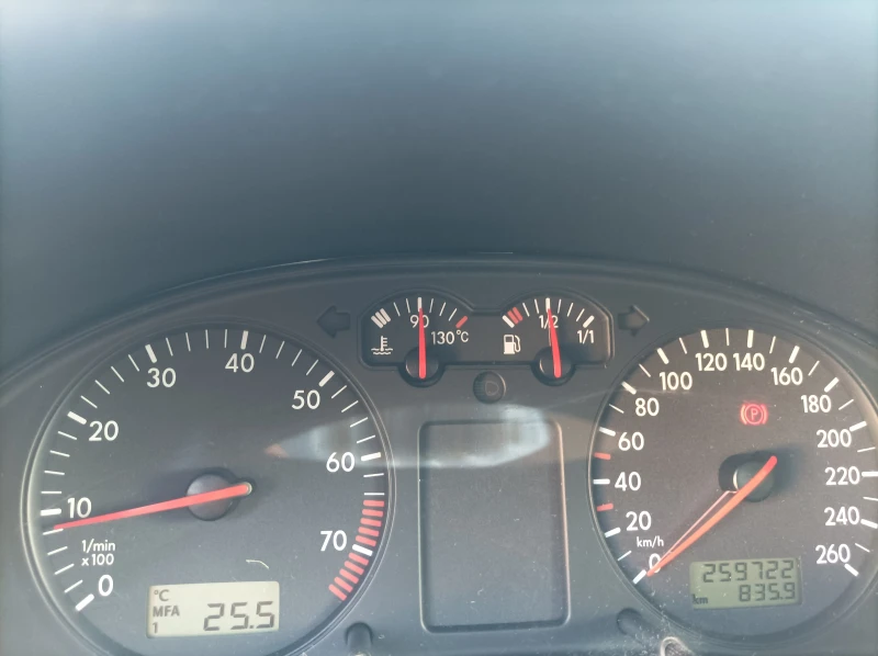 VW Passat, снимка 15 - Автомобили и джипове - 52492619