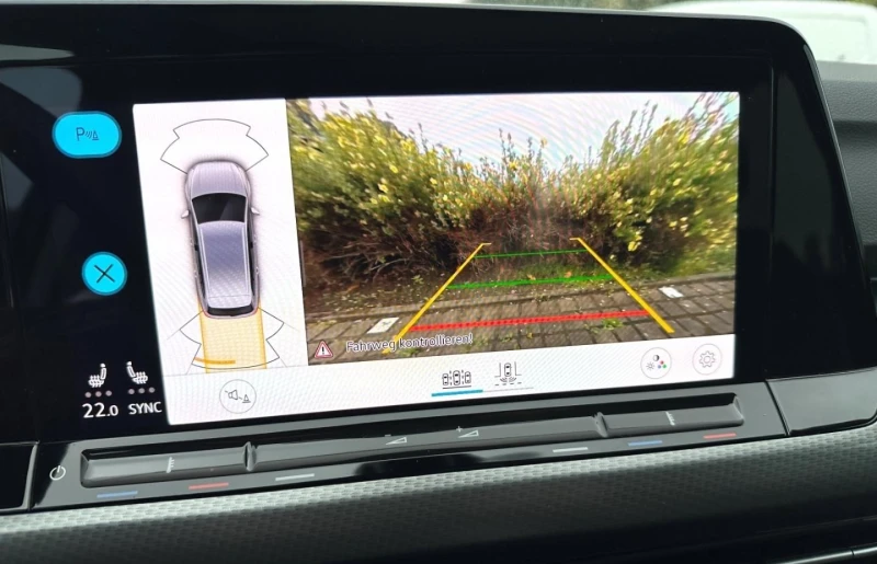 VW Alltrack * BLACK* EDITION* CAM* DISTR* H&K* CARPLAY* , снимка 9 - Автомобили и джипове - 52520660