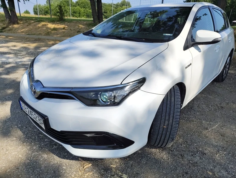 Toyota Auris Hybrid Led, снимка 4 - Автомобили и джипове - 52670203