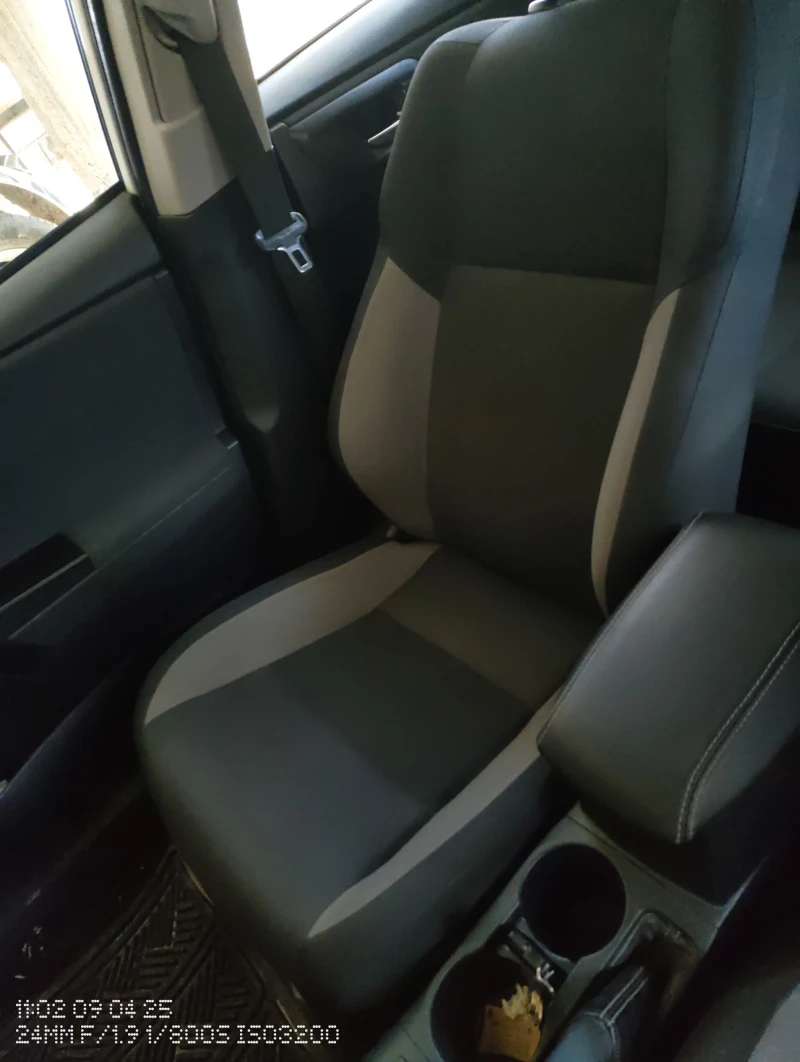 Toyota Auris Hybrid Led, снимка 14 - Автомобили и джипове - 52670203